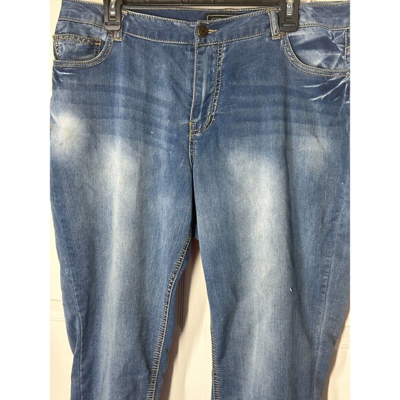 Cato Premium Jeans Women's 18 Medium Wash High Rise Tapered Leg Whiskering - Picture 2 of 8